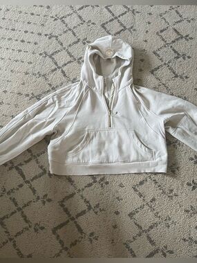 Lululemon Cropped Creme Hoodie with Half-Zip